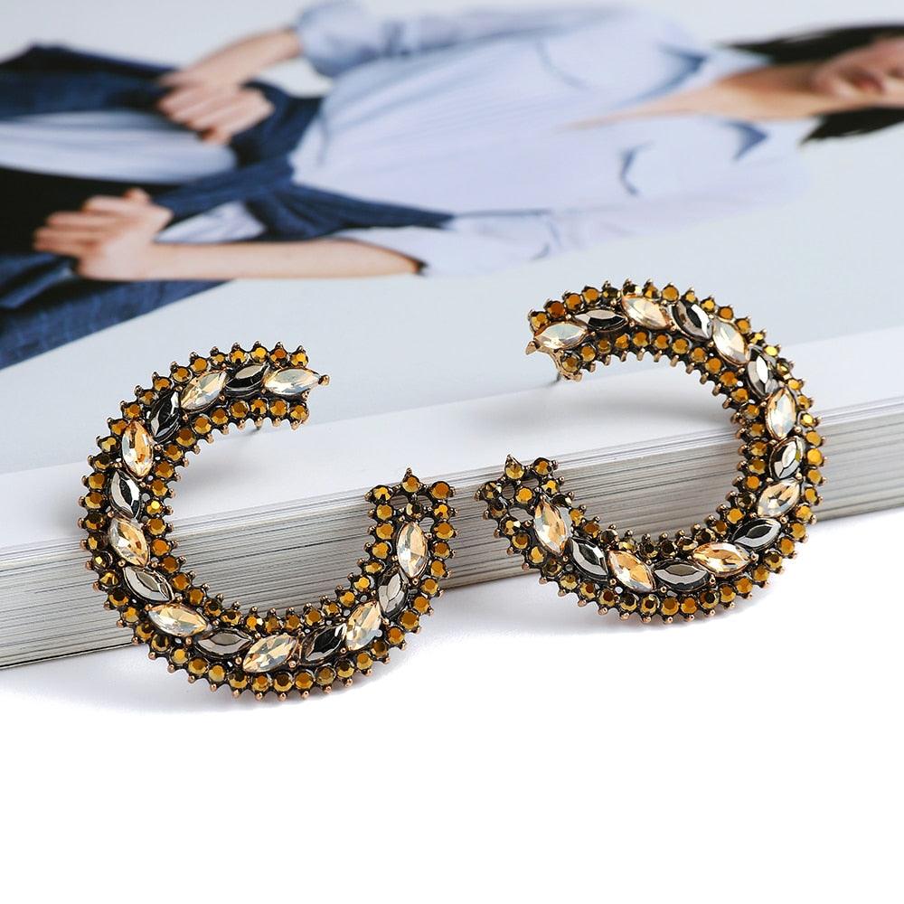 Brinco Chame em Pedraria - Grinalda Store