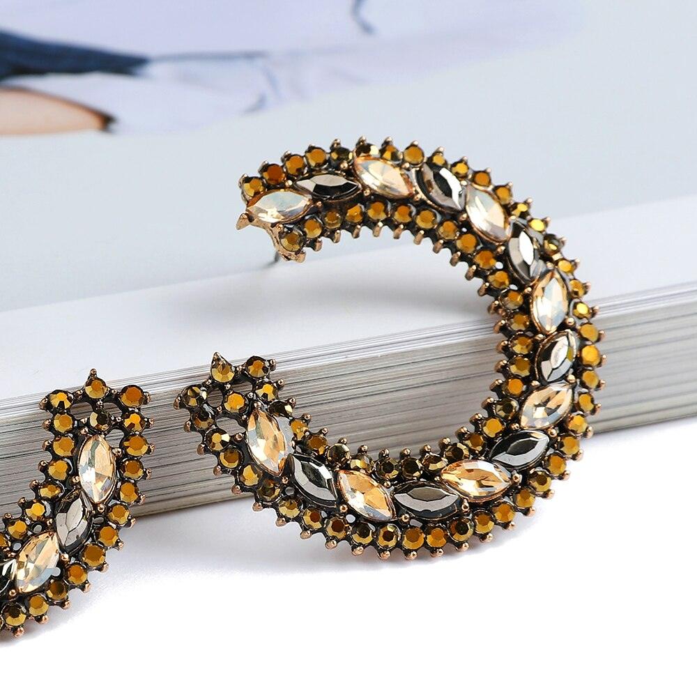 Brinco Chame em Pedraria - Grinalda Store
