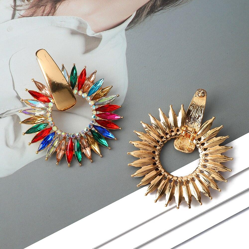 Brinco Charme Estiloso com Pedraria - Grinalda Store